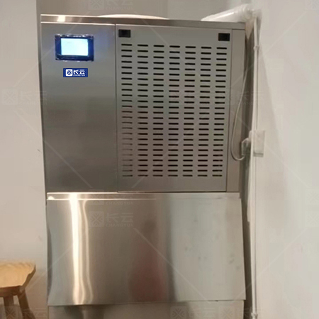 200公斤纯雪花制冰机交付浙江杭州某海鲜店
