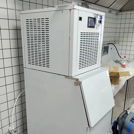 150公斤雪花制冰机交付河南某连锁火锅店